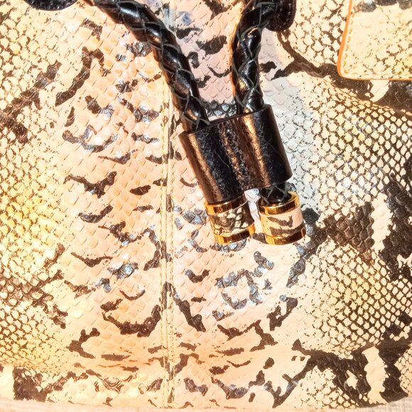 PINK AND BLACK IRIS TYLER ROOMY DOUBLE-SIDED WOMANS LEATHER HANDBAG - Picture 4 of 13